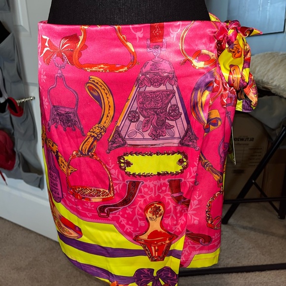 Akira Matching silk tie blouse and wrap skirt - Picture 5 of 5